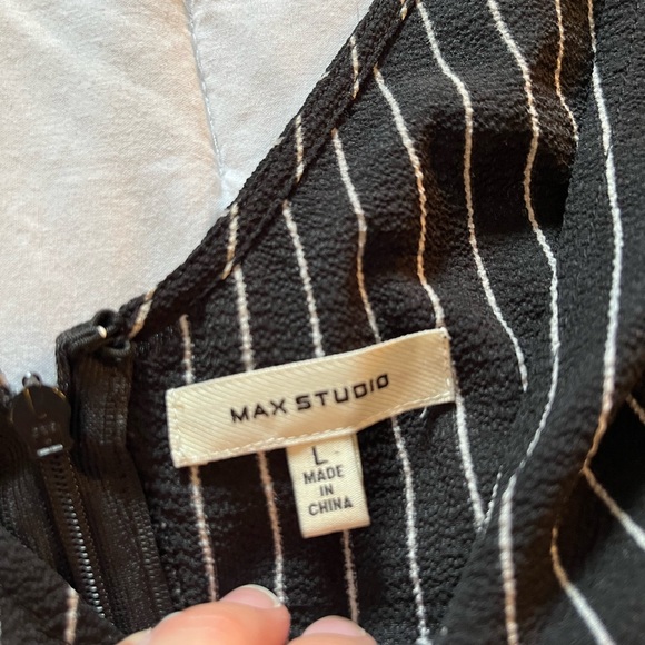 Black and white striped jumpsuit - Picture 2 of 2